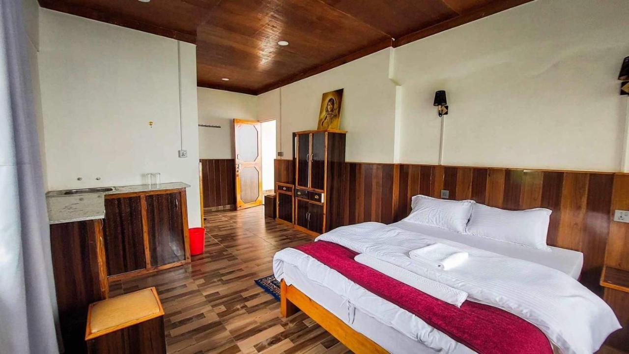 Panoramic View Guest House Sarangkot ポカラ エクステリア 写真