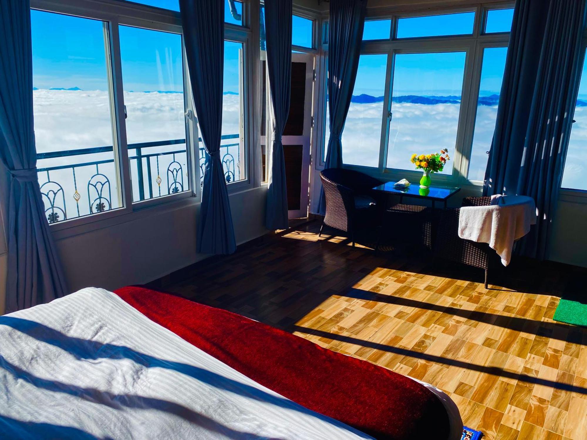 Panoramic View Guest House Sarangkot ポカラ エクステリア 写真