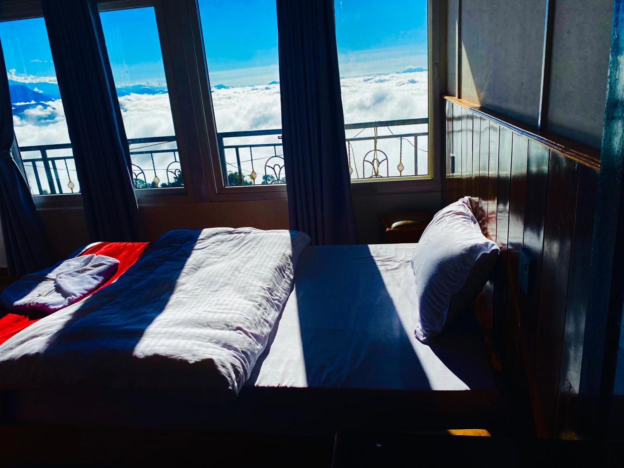 Panoramic View Guest House Sarangkot ポカラ エクステリア 写真