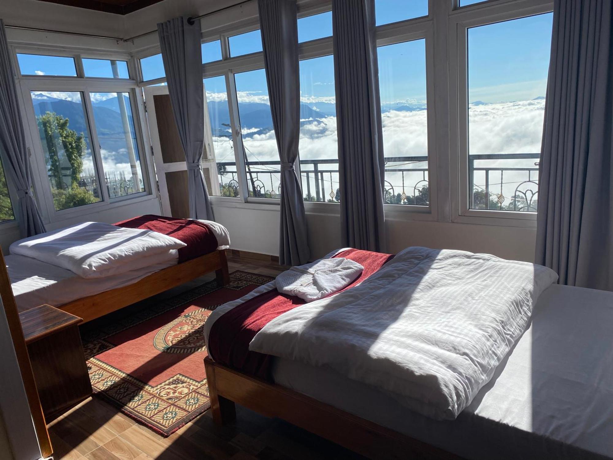 Panoramic View Guest House Sarangkot ポカラ エクステリア 写真