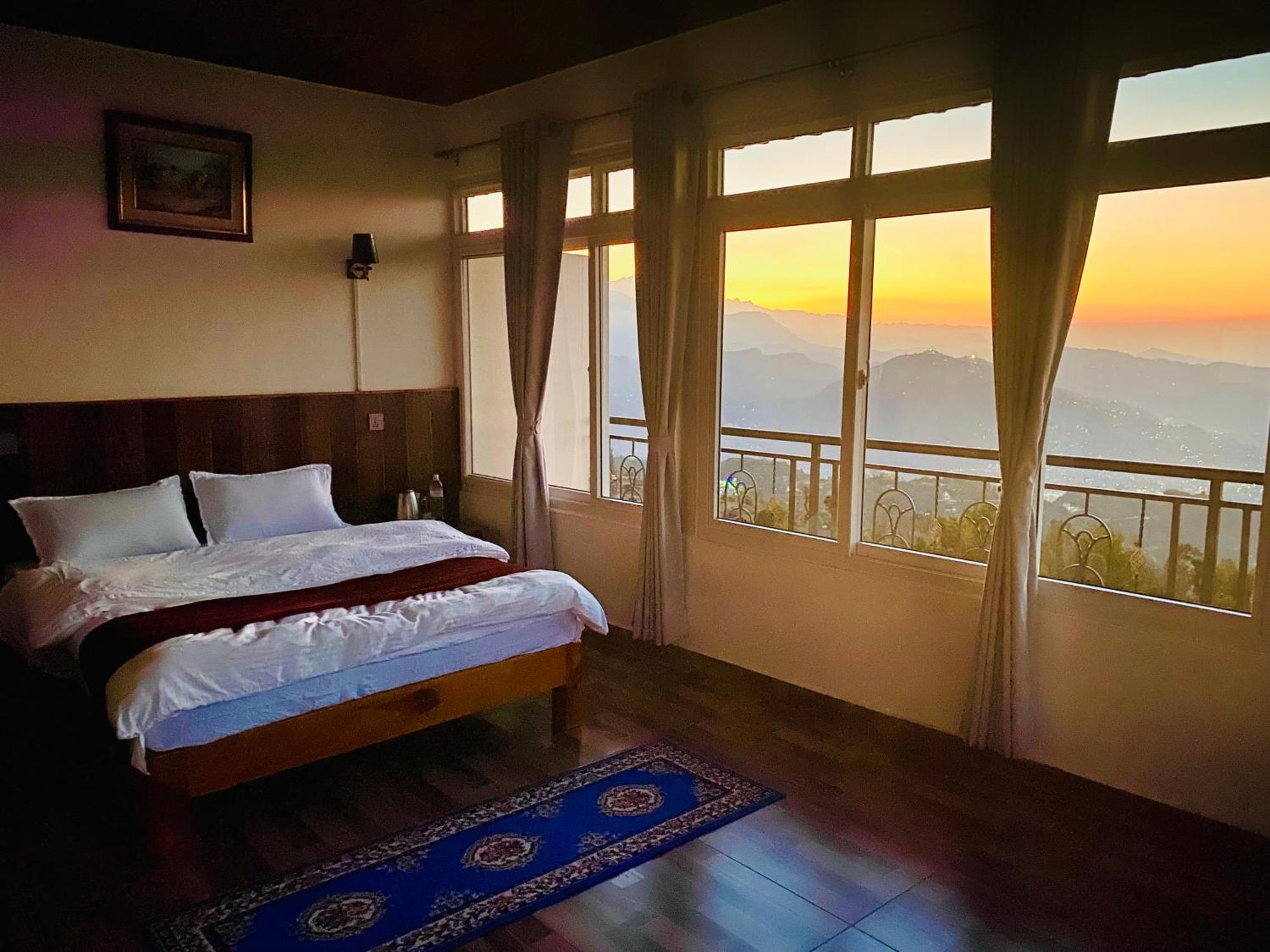 Panoramic View Guest House Sarangkot ポカラ エクステリア 写真