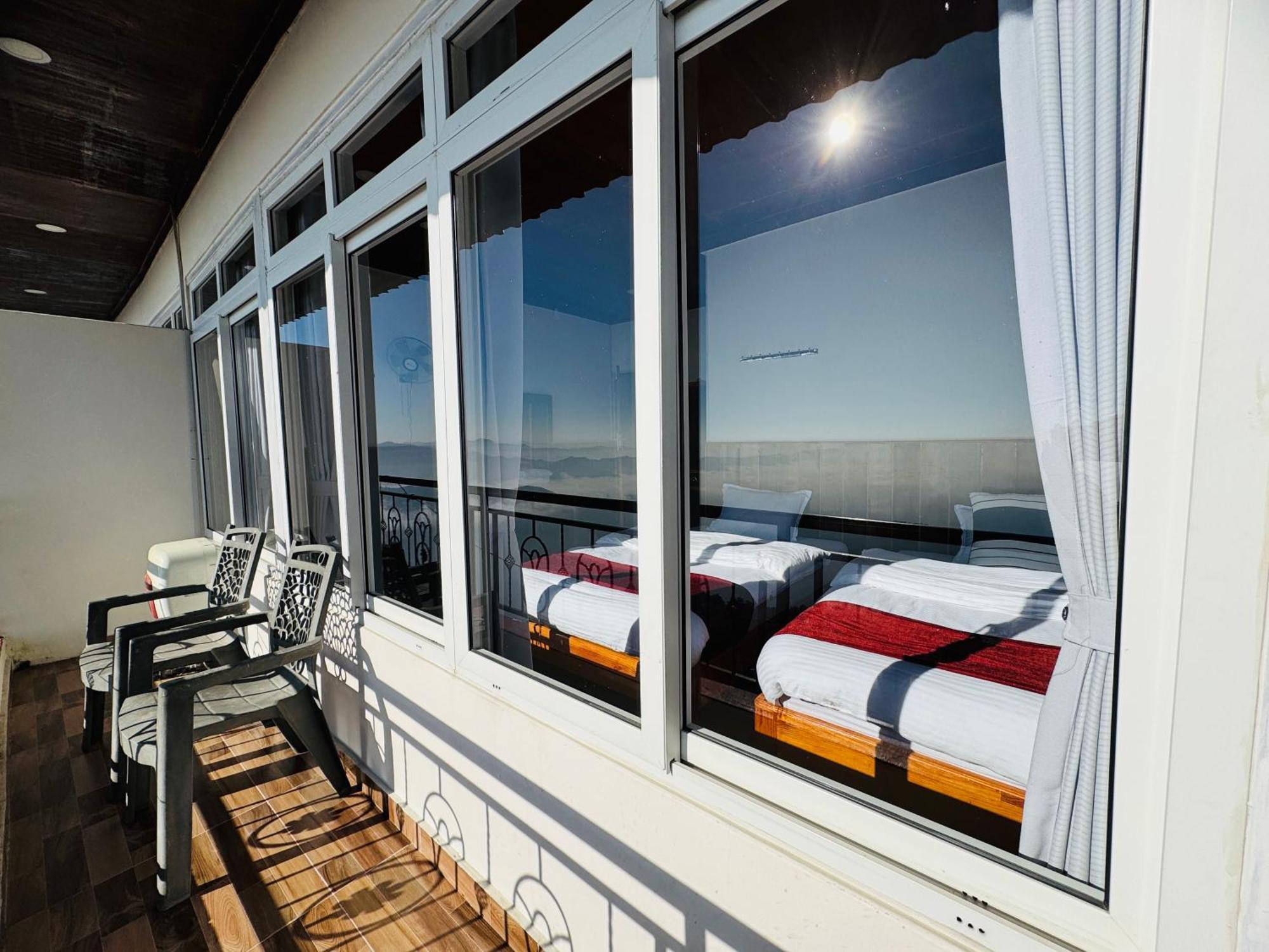 Panoramic View Guest House Sarangkot ポカラ エクステリア 写真